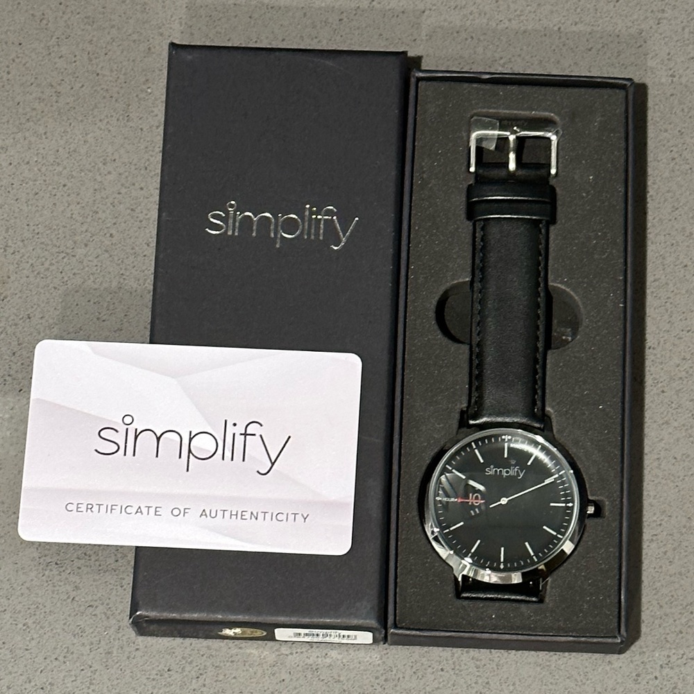 Simplify "The 6500 Quartz Dial" Black Leather Watch
